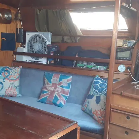 En Velero, Hotel na wodzie